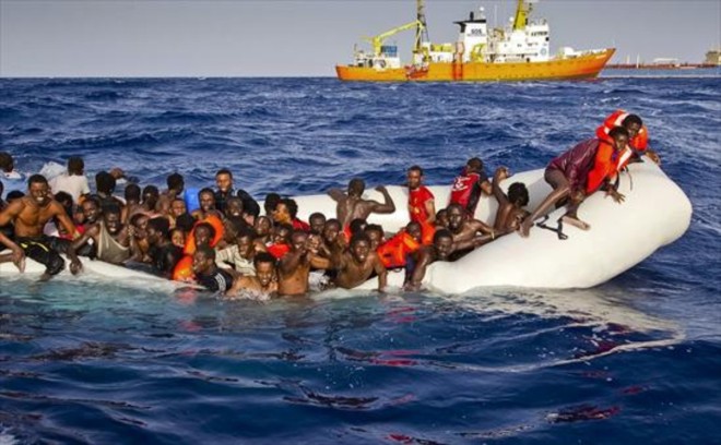 rescate-una-barcaza-repleta-migrantes-pasado-domingo-frente-las-costas-lampedusa-1461004781959.jpg